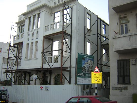 Дом "Баухаус" на реставрвции. Ул. Геула, Тель-Авив 